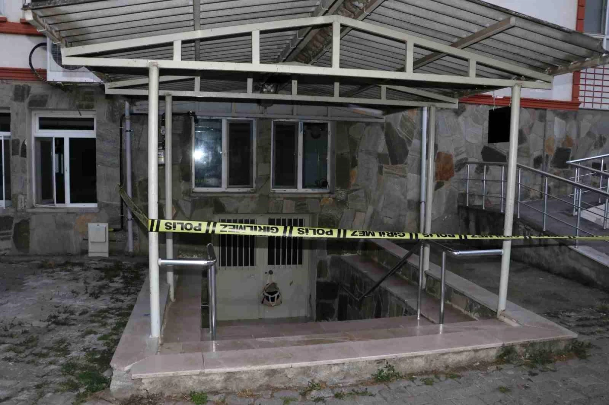 Amasya’da Cami Kapısında Şüpheli Çanta Patlatıldı